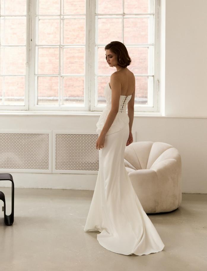 Стильный свадебный комплект из дизайнерской ткани