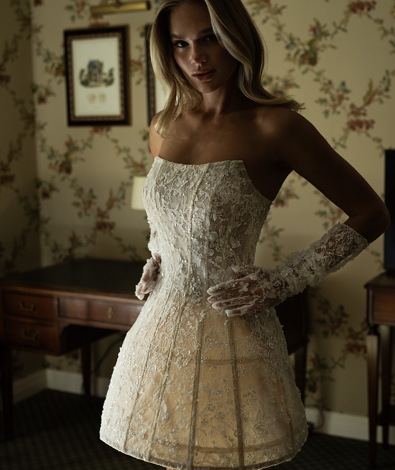 Корсетное свадебное платье мини