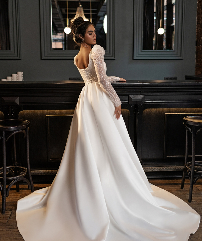 Роскошное свадебное платье со съемным шлейфом