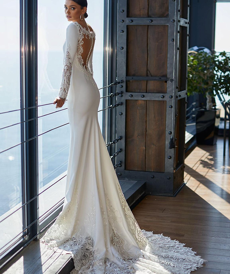 Атласная русалка с рукавами и шлейфом