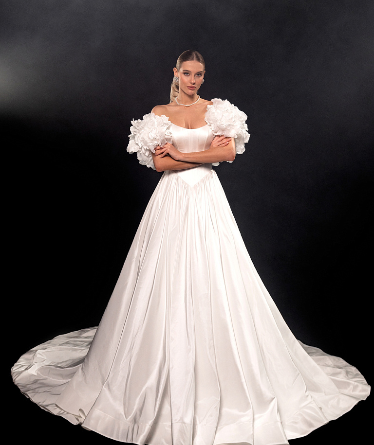 Роскошное свадебное платье силуэта принцесса