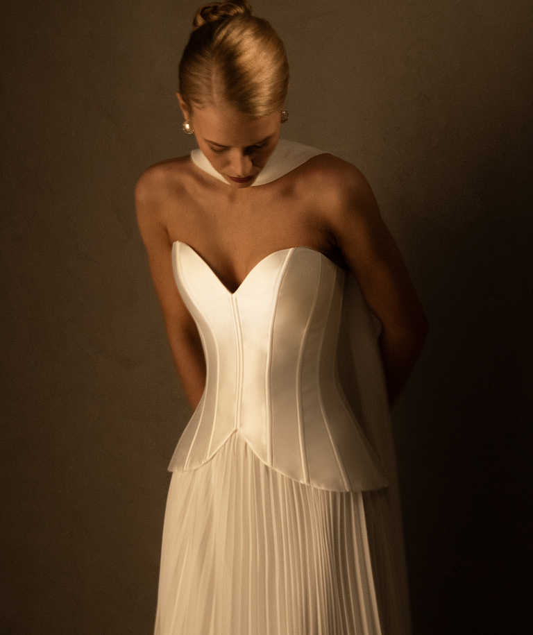 Свадебный комплект с атласным корсетом и юбкой-плиссе