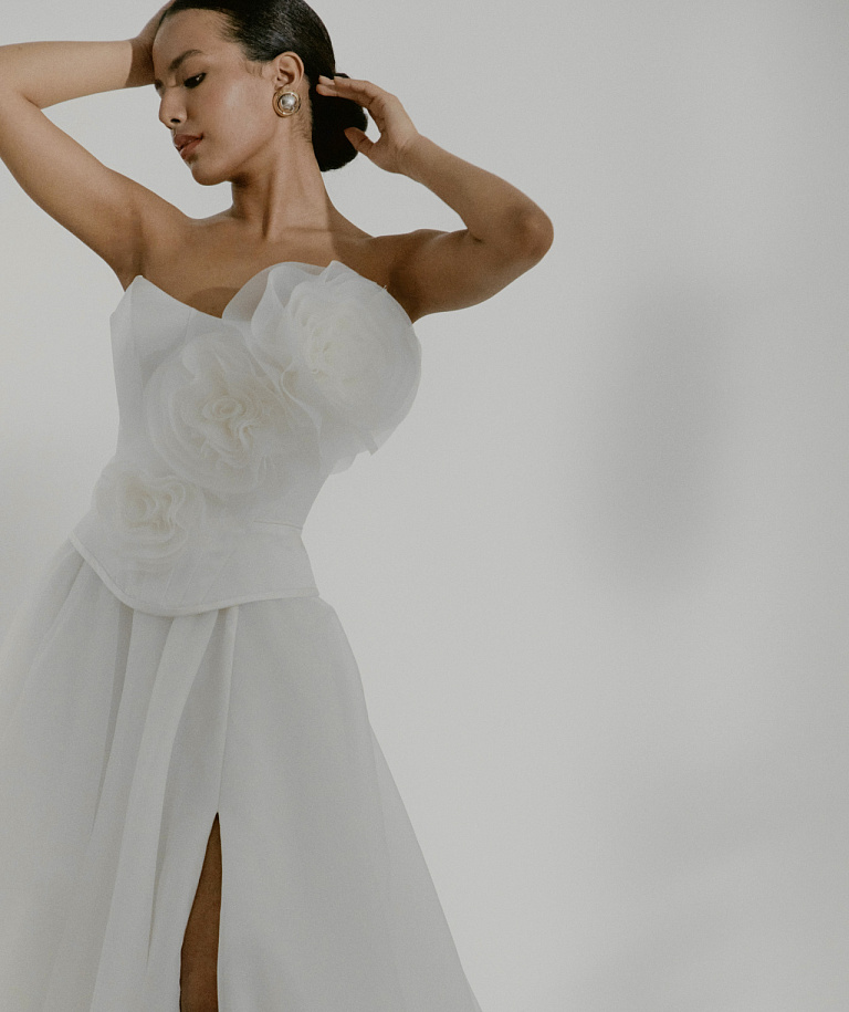 Свадебный компект из приталенного корсета и юбки