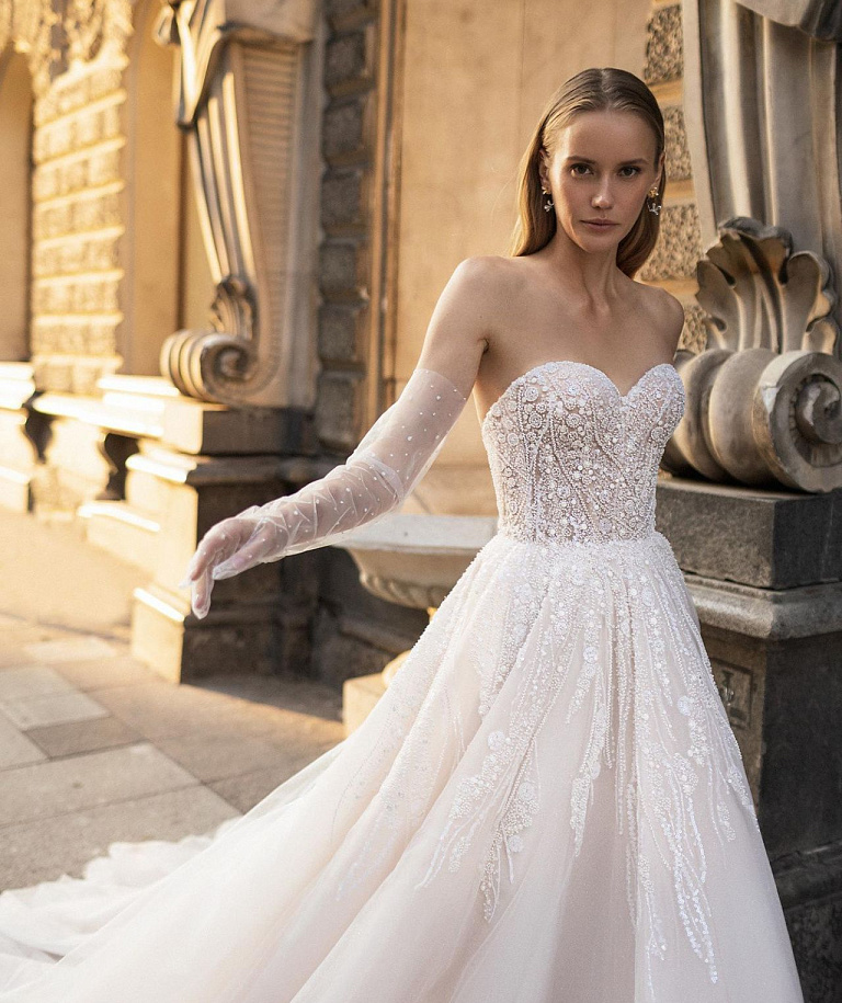 Сияющее свадебное платье А-силуэта