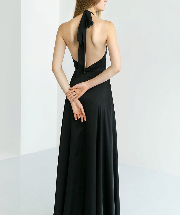 Прямое черное платье в пол