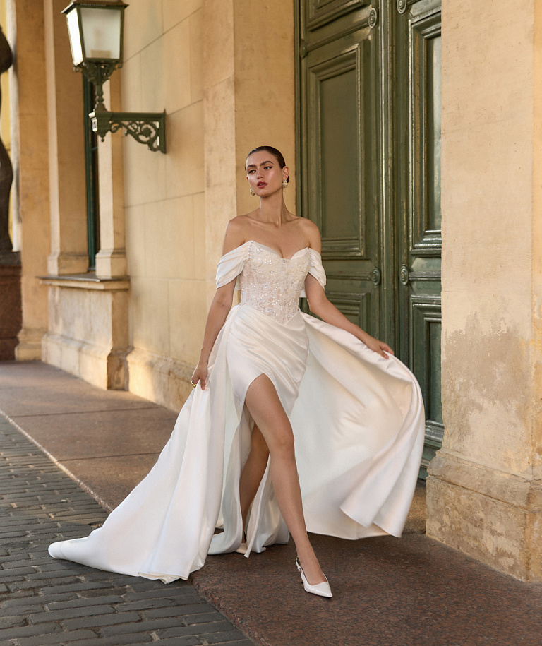 Свадебное платье русалка с атласной юбкой и кружевным корсетом