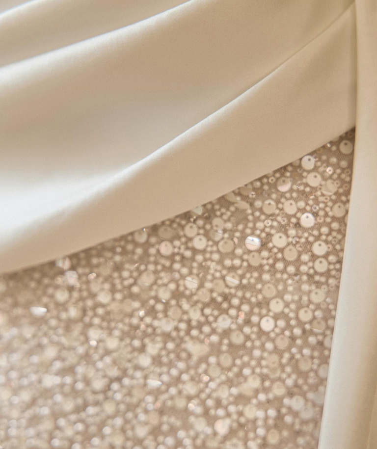 Корсетное свадебное платье с ассиметриной драппировкой