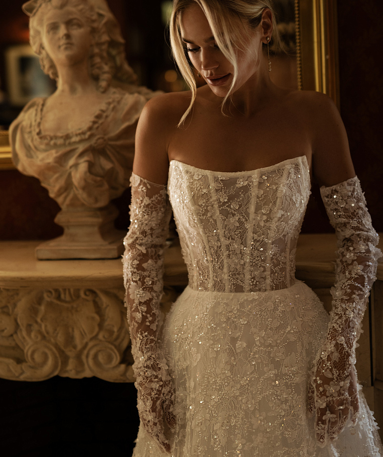 Роскошное кружевное свадебное платье на корсете