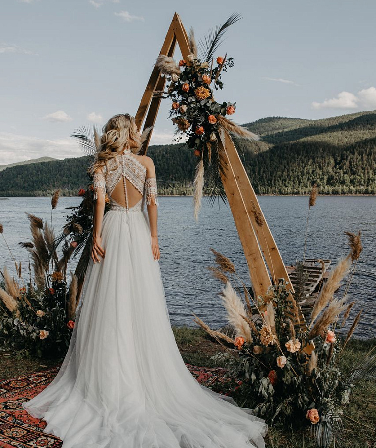 Нежное свадебное платье с кружевным верхом