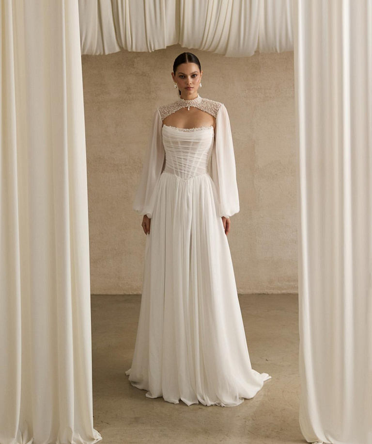 Шифоновое свадебное платье с жемчугом на корсете