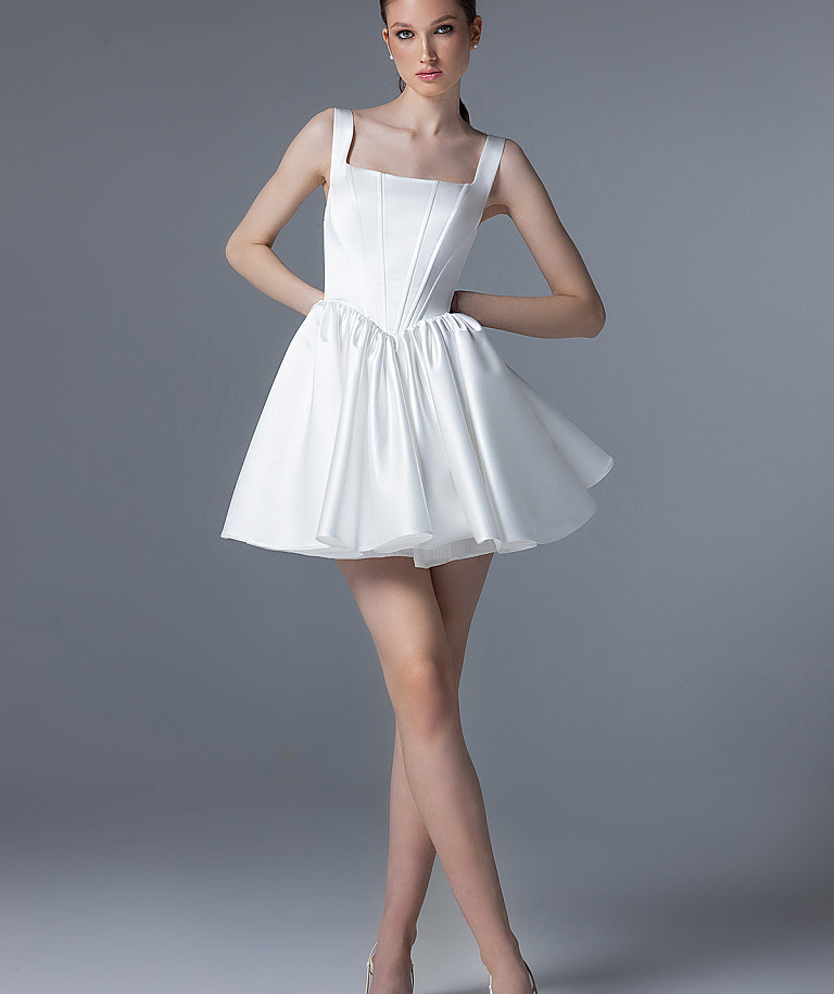 Короткое свадебное платье с трендовым корсетом