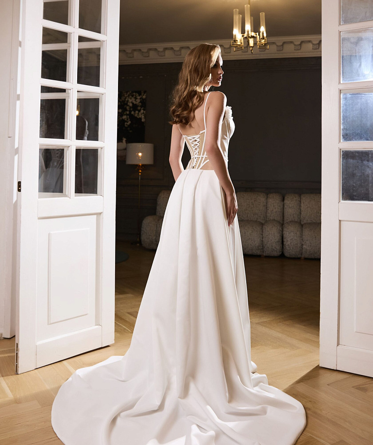 Свадебное платье с прозрачным корсетом и заниженой талией