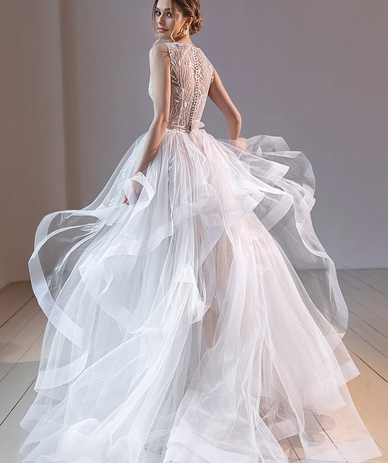 Кружевное свадебное платье со съемным шлейфом