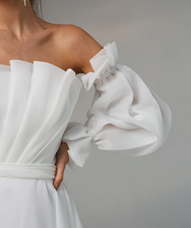 Белое свадебное платье с пышными съемными  рукавами