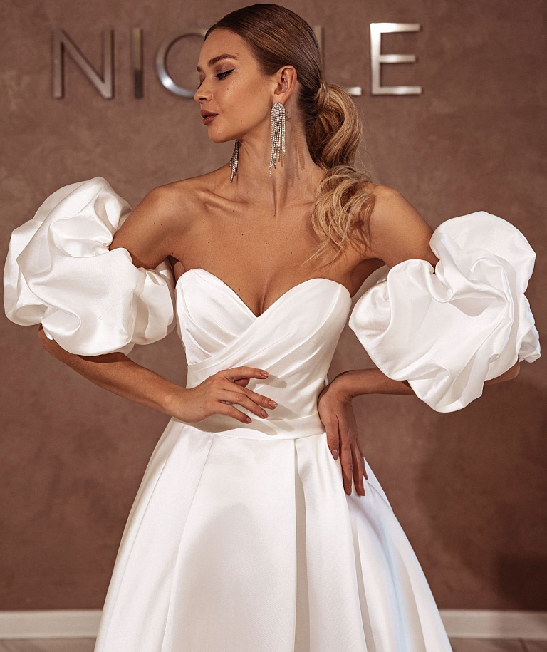 Белое свадебное платье с рукавами буфами