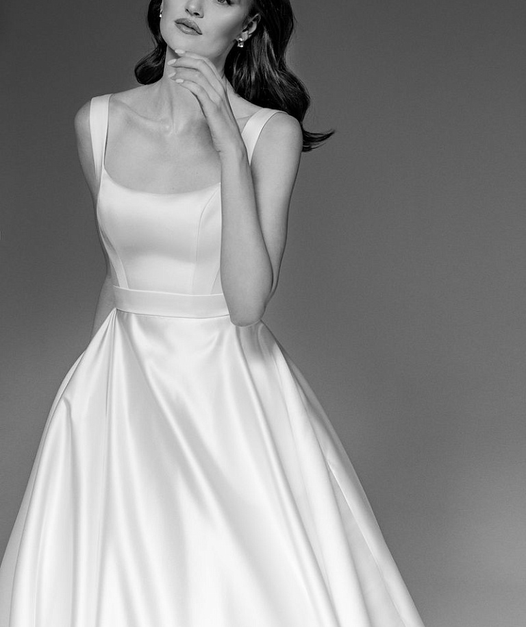 Атласное свадебное платье с квадратным вырезом