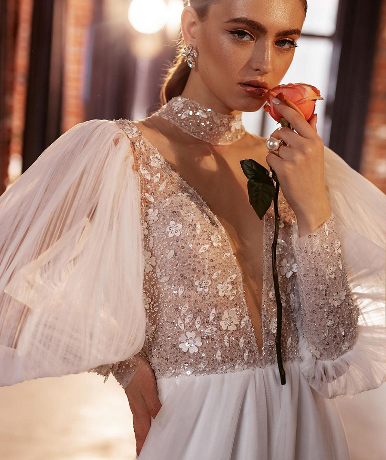 Нежное свадебное платье с объемными рукавами