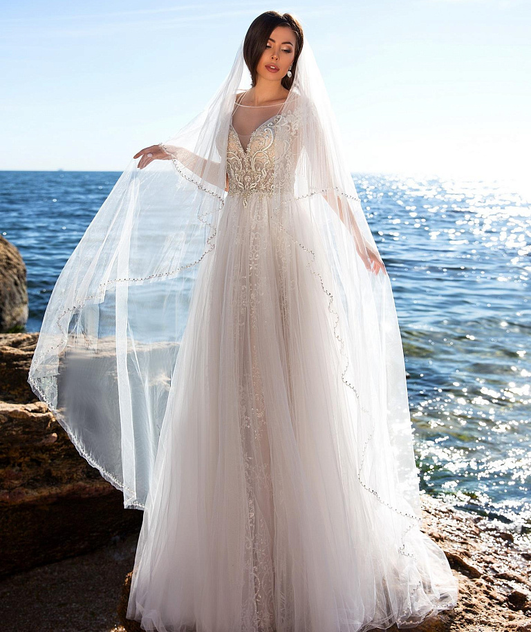 Роскошная фата расшитая кристаллами