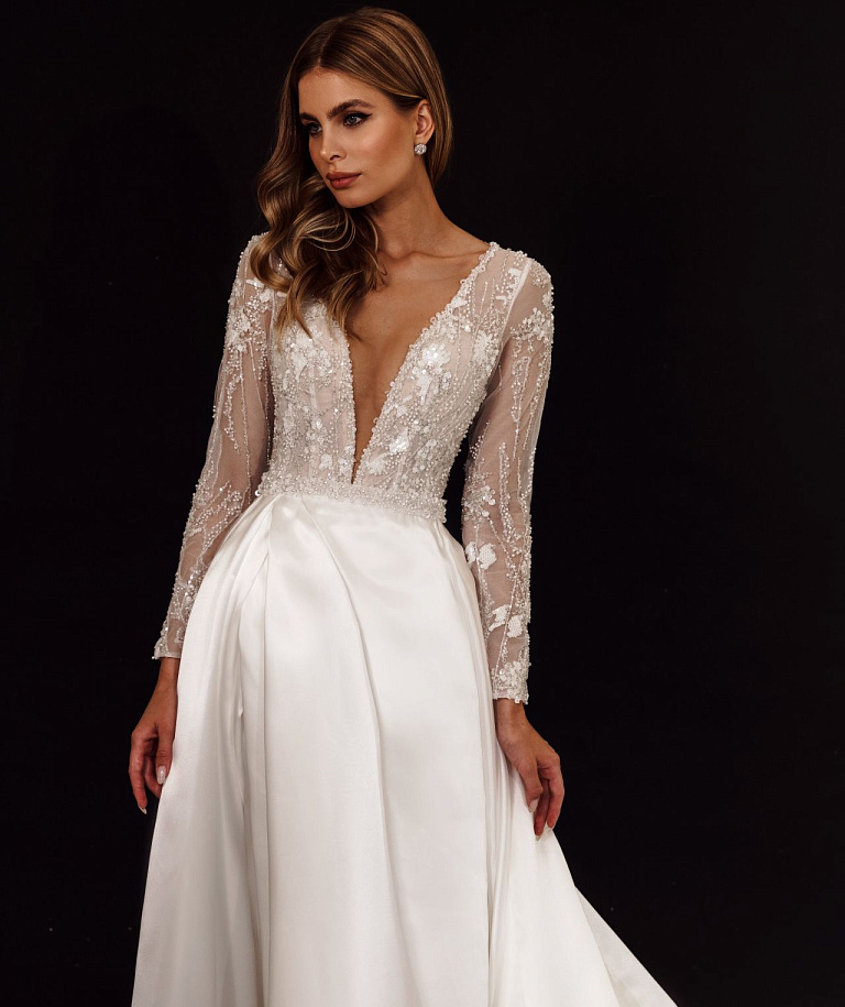 Свадебное платье с атласной юбкой и кружевным верхом