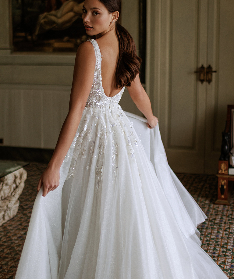 Свадебное платье с красивым корсетом