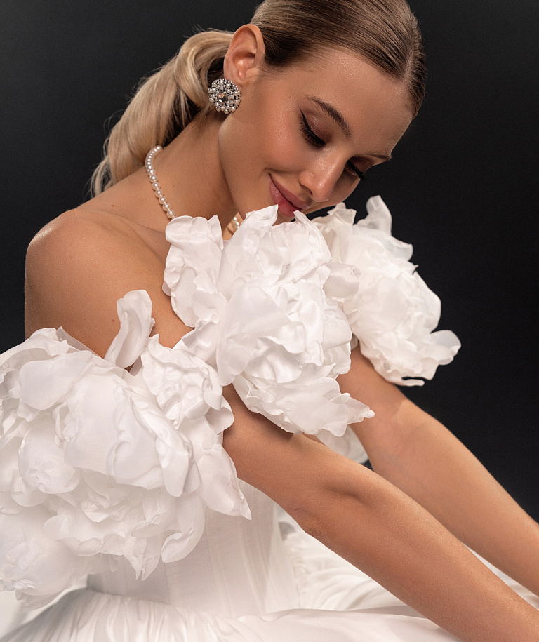 Роскошное свадебное платье силуэта принцесса