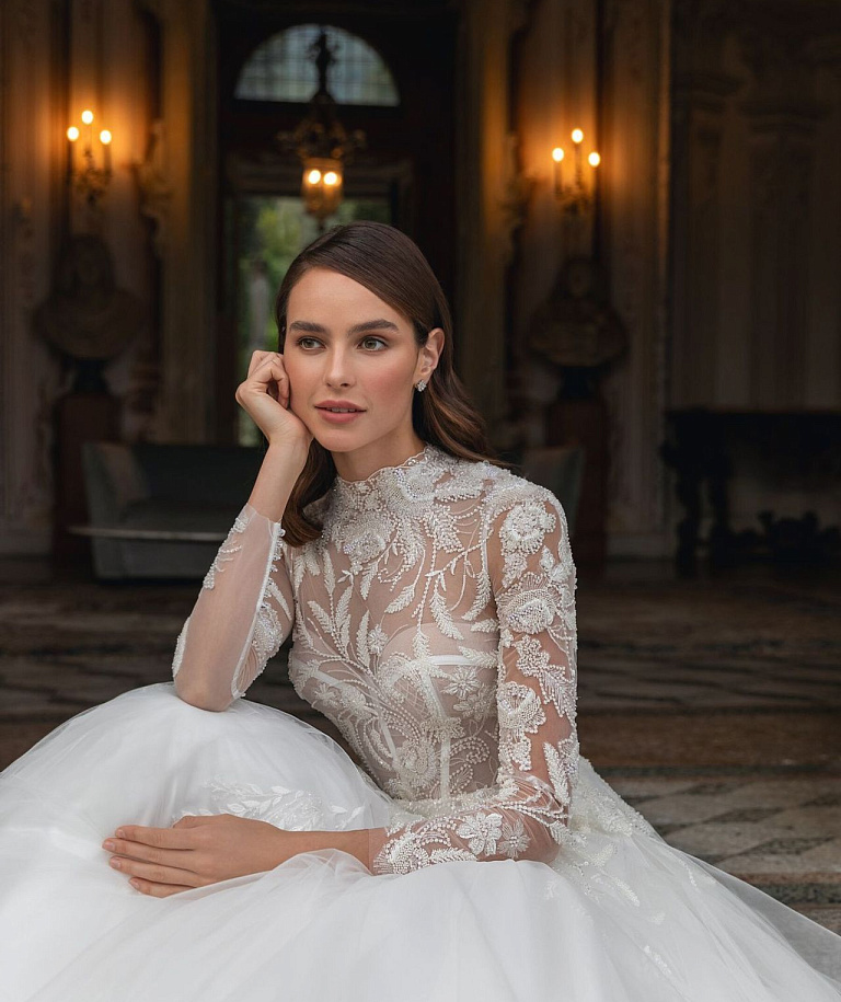 Пышное свадебное платье с закрытым верхом