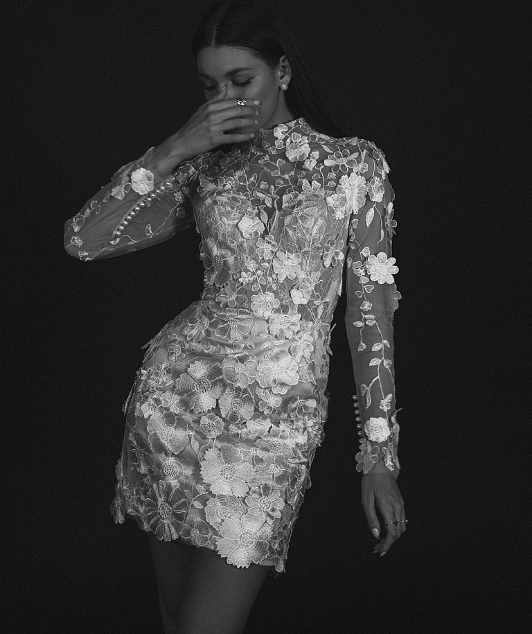 Свадебное платье мини в 3Д кружеве