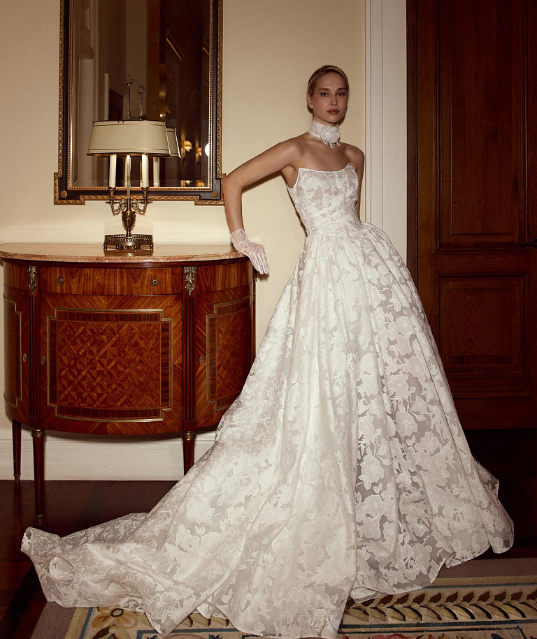 Роскошное свадебное платье из авторского кружева