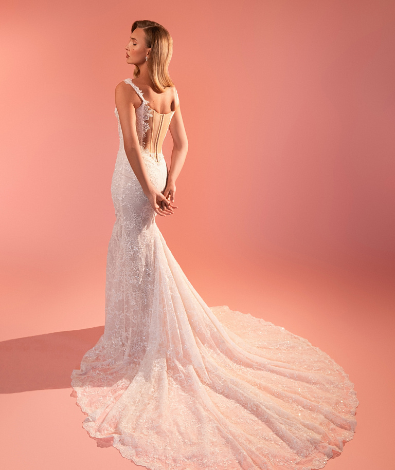 Роскошное кружевное свадебное платье на тонких бретелях