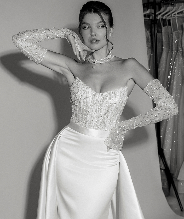 Стильное свадебное платье со съемным шлейфом