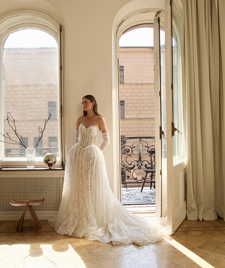 Свадебное платье с пышной юбкой в стиле Рококо