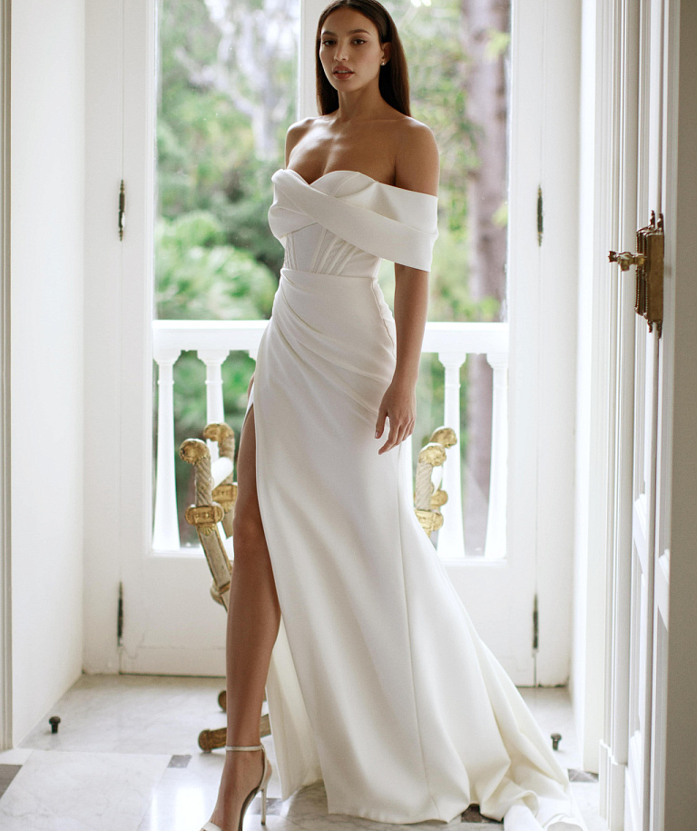 Стильное белое свадебное платье