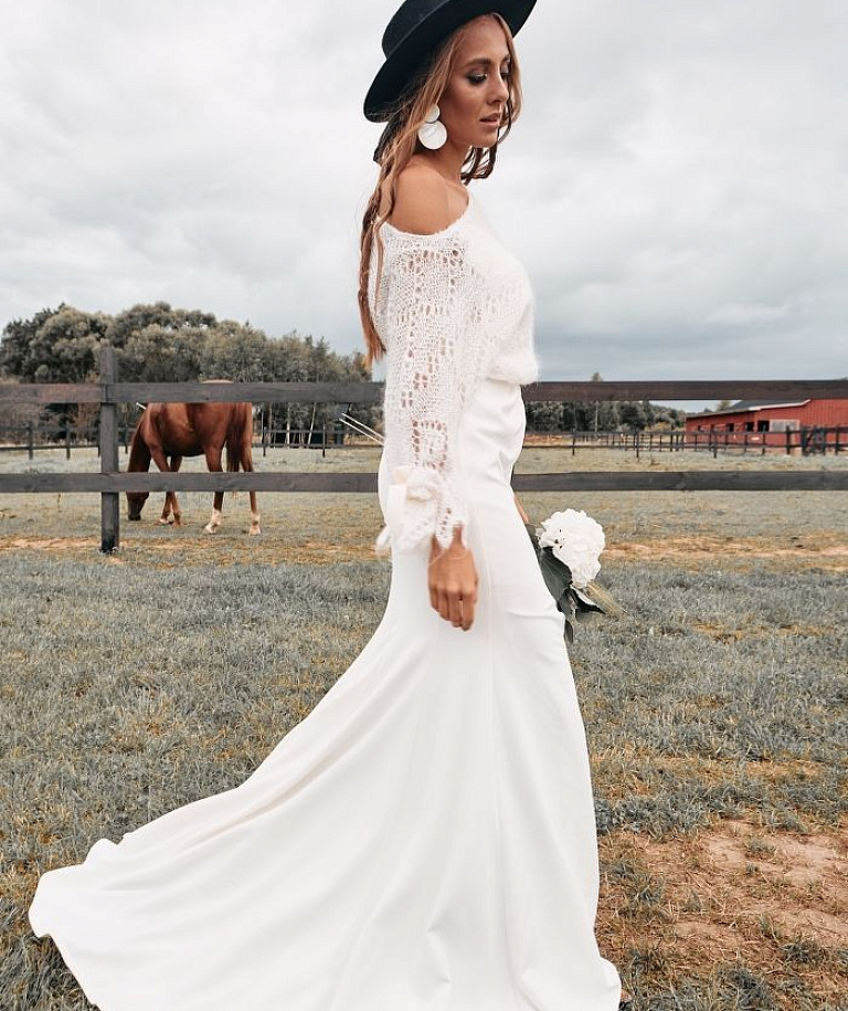 Шерстяной свитер тонкой вязки