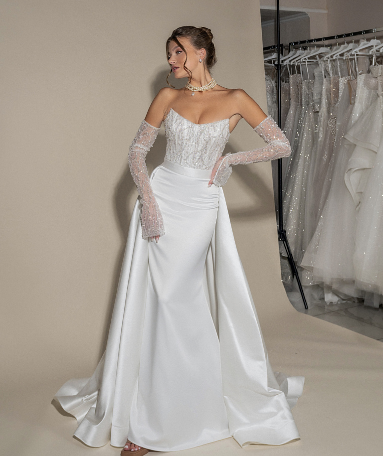 Стильное свадебное платье со съемным шлейфом