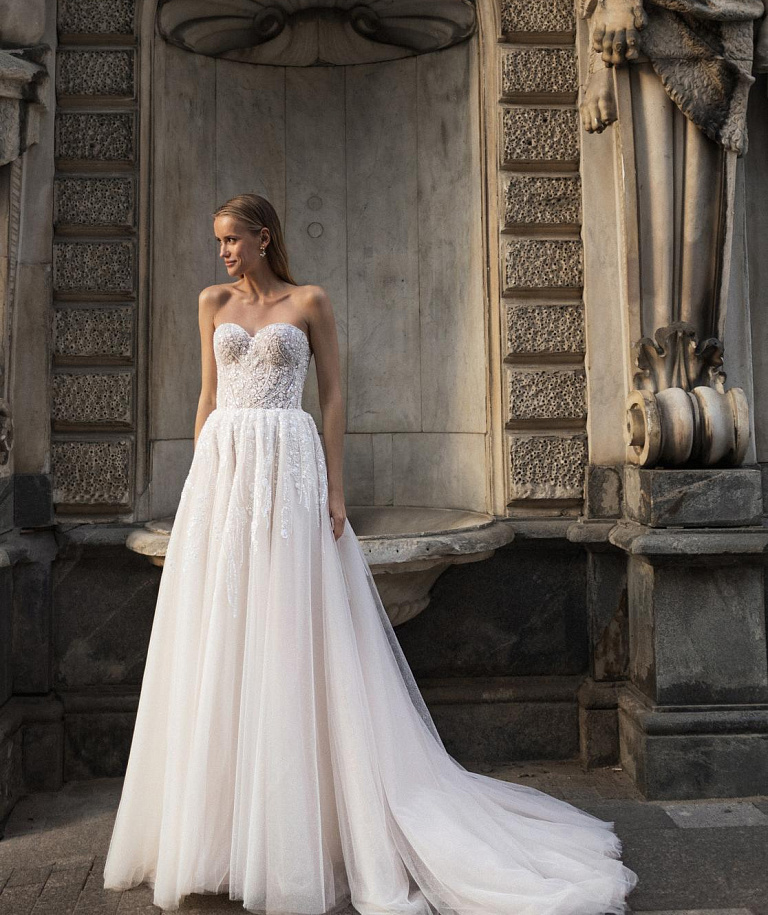 Сияющее свадебное платье А-силуэта