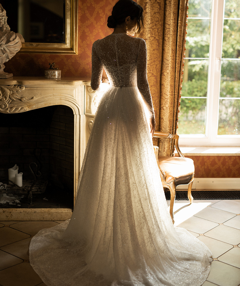 Закрытое кружевное свадебное платье