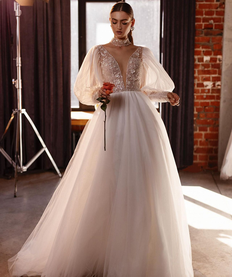 Нежное свадебное платье с объемными рукавами