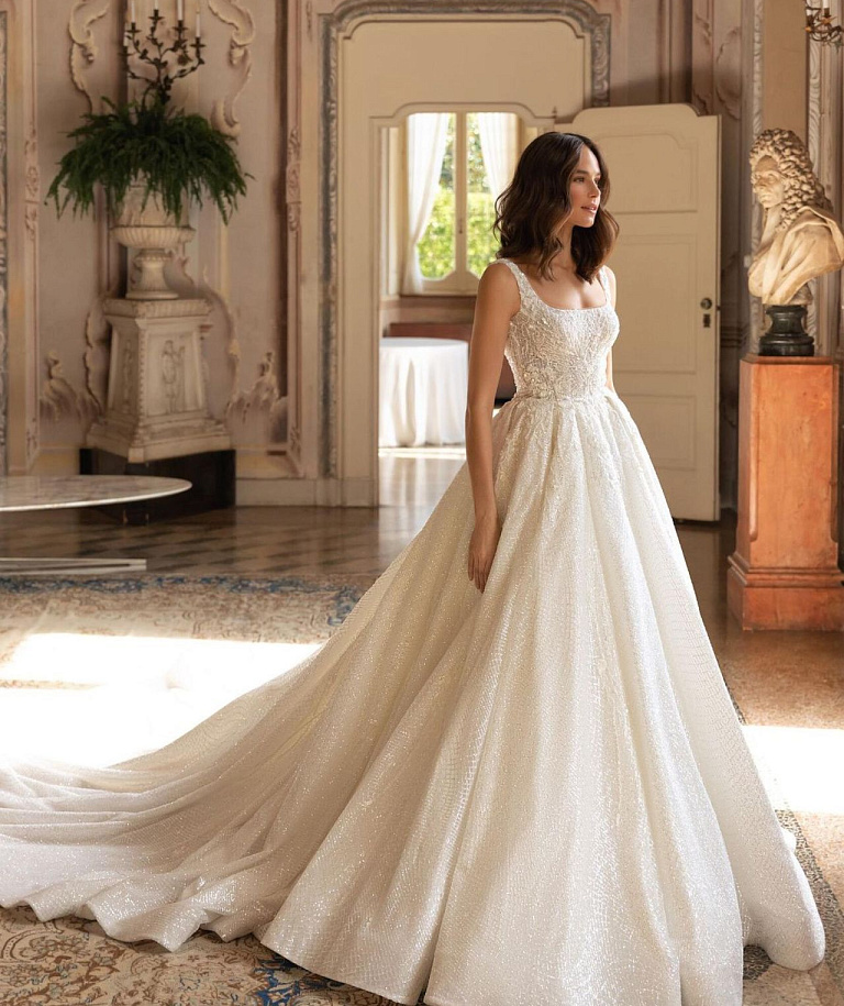 Королевское свадебное платье с квадратным вырезом