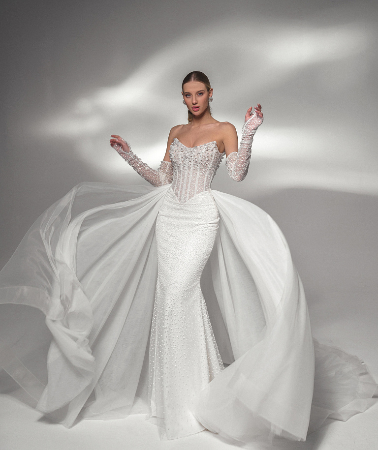 Роскошное платье расшитое крупным жемчугом