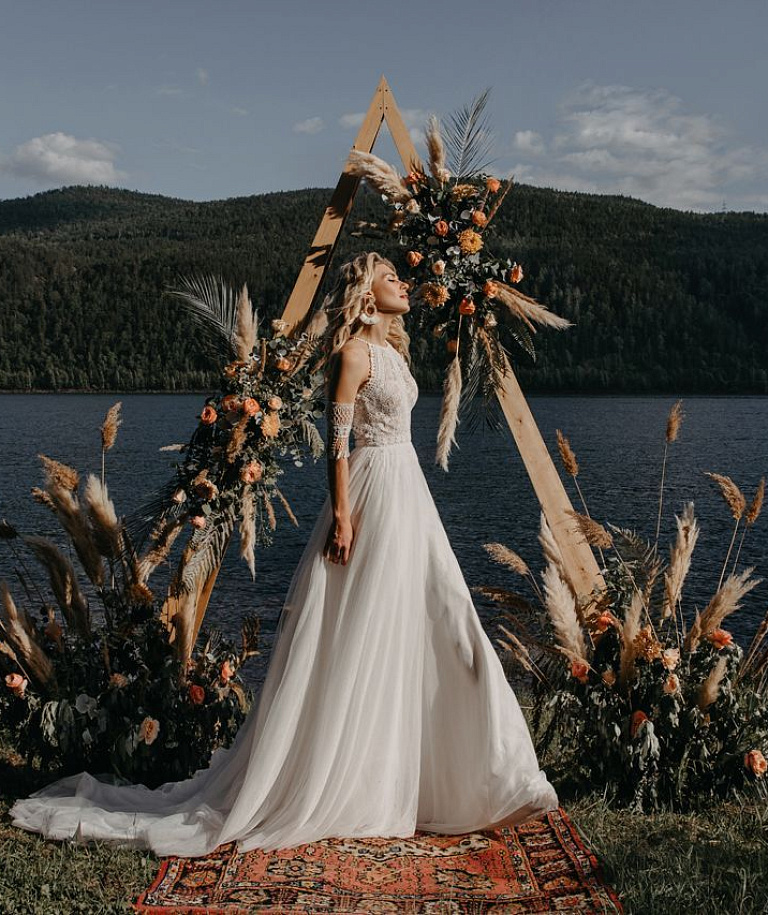 Нежное свадебное платье с кружевным верхом