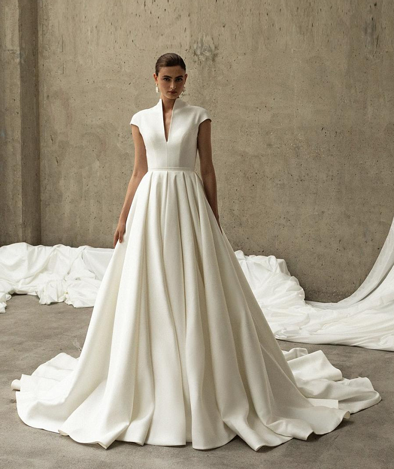 Закрытое свадедбное платье из микадо