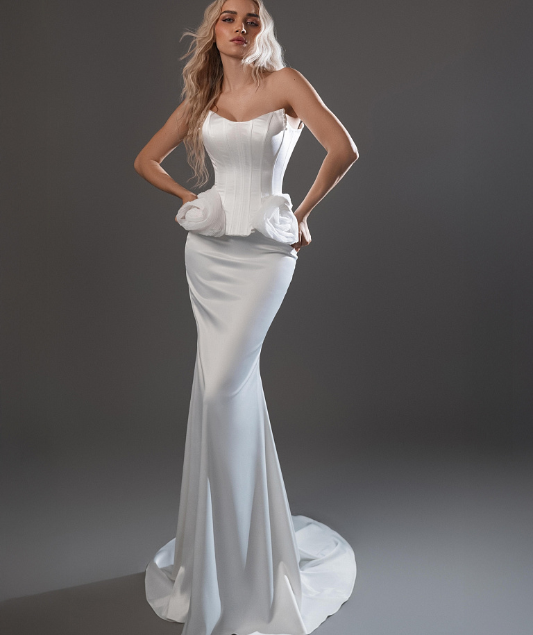 Атласный комплект c декором из дизайнерской ткани