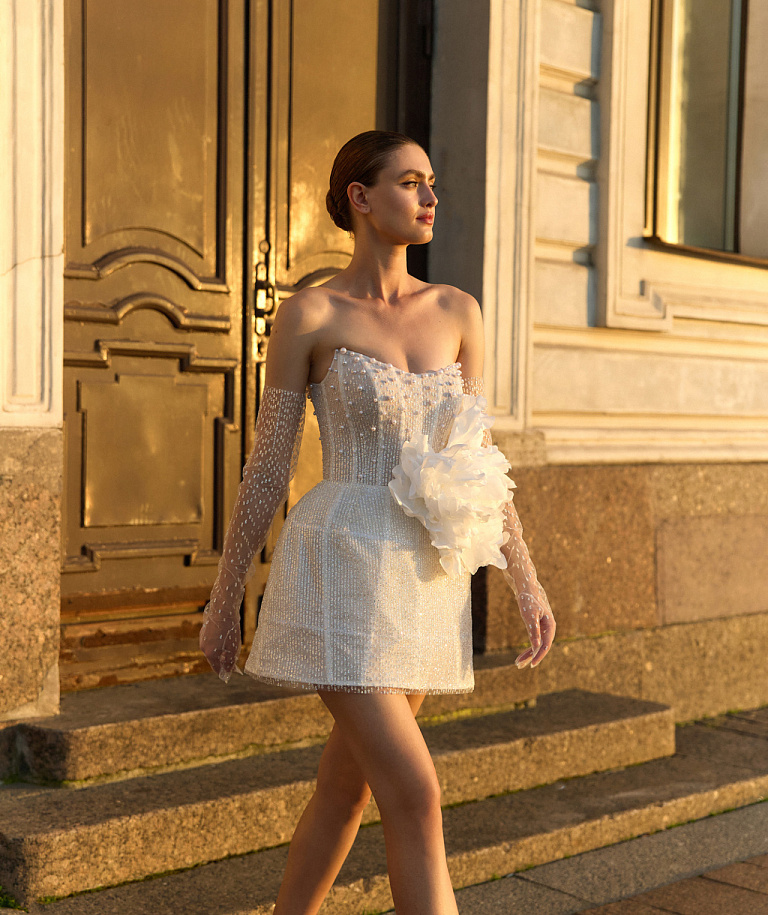 Каркасное свадебное платье мини