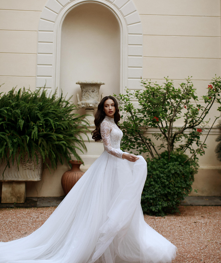 Закрытое свадебное платье с рукавами