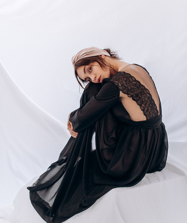 Черный пеньюар из шифона с кружевом