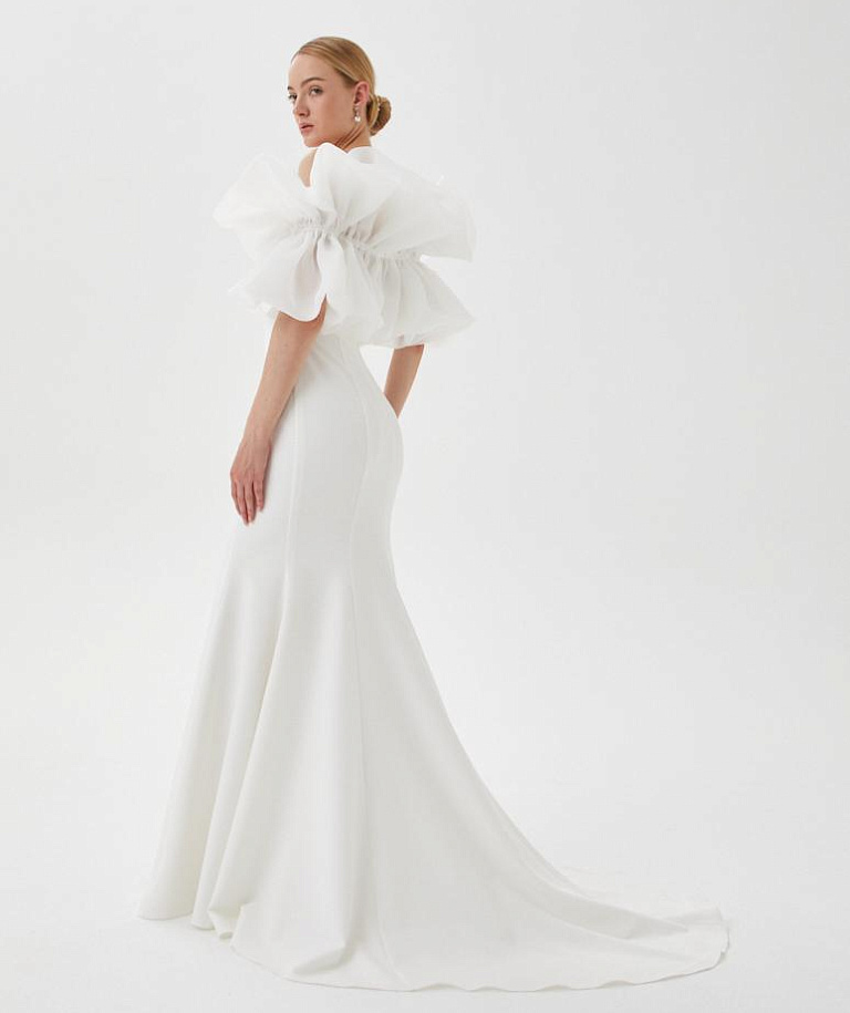 Белое свадебное платье с перелиной из органзы