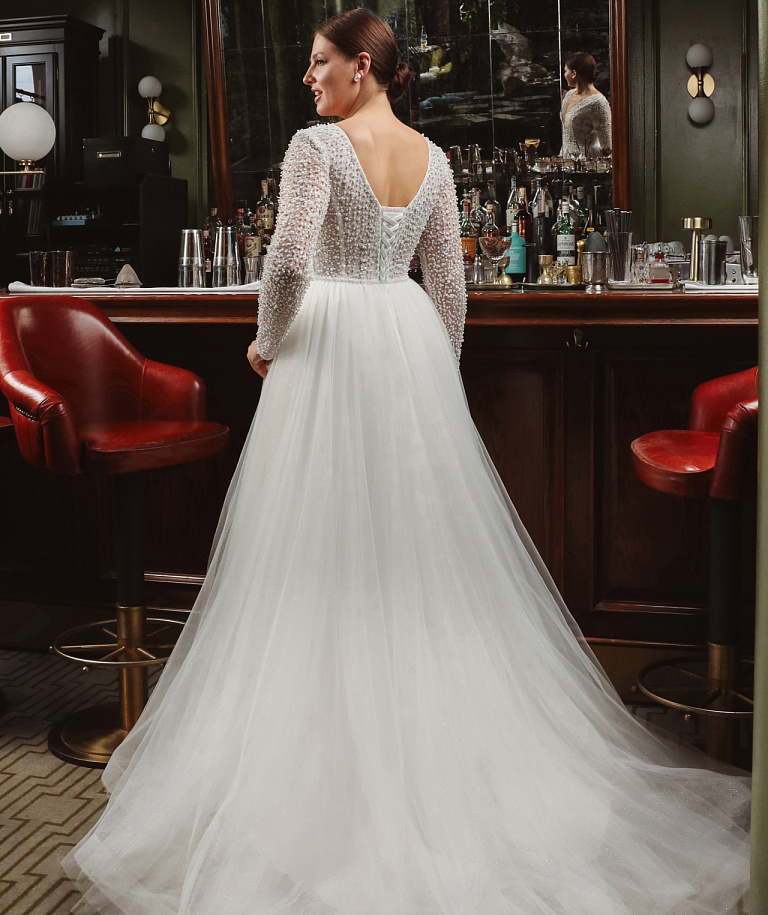 Красивое свадебное платье с рукавами plus size