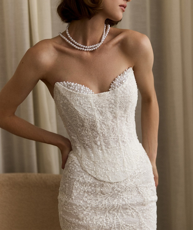 Нежный комплект с кружевным корсетом и юбкой-рыбкой