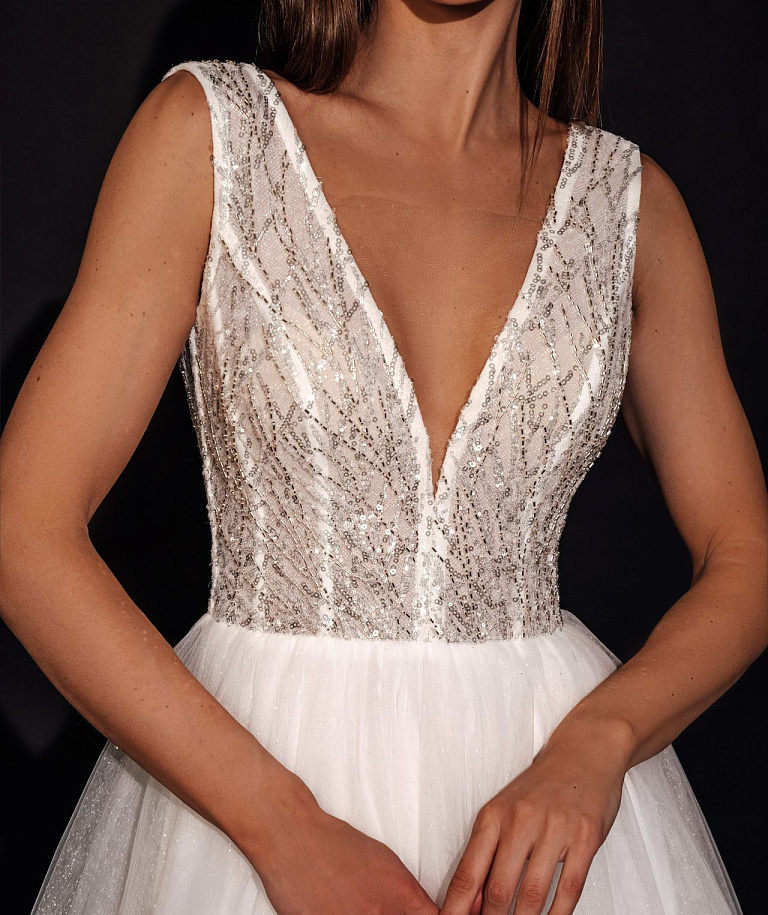 Летнее свадебное платье с блесокм