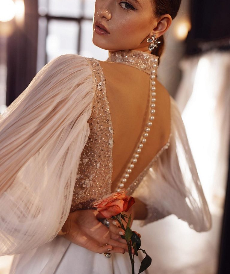 Нежное свадебное платье с объемными рукавами